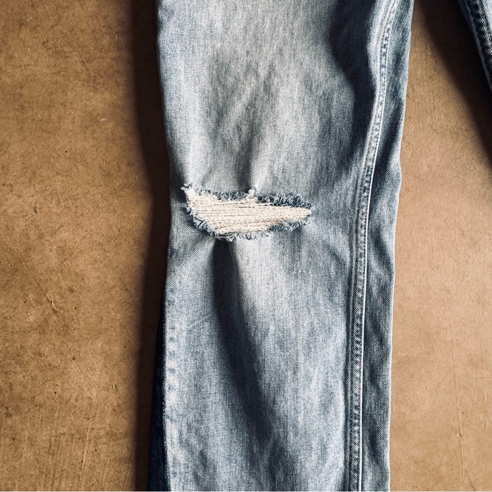 Hudson Jeans Light Wash Distressed Straight Leg Denim with dark hem/cuff/seem 28 - Picture 6 of 13